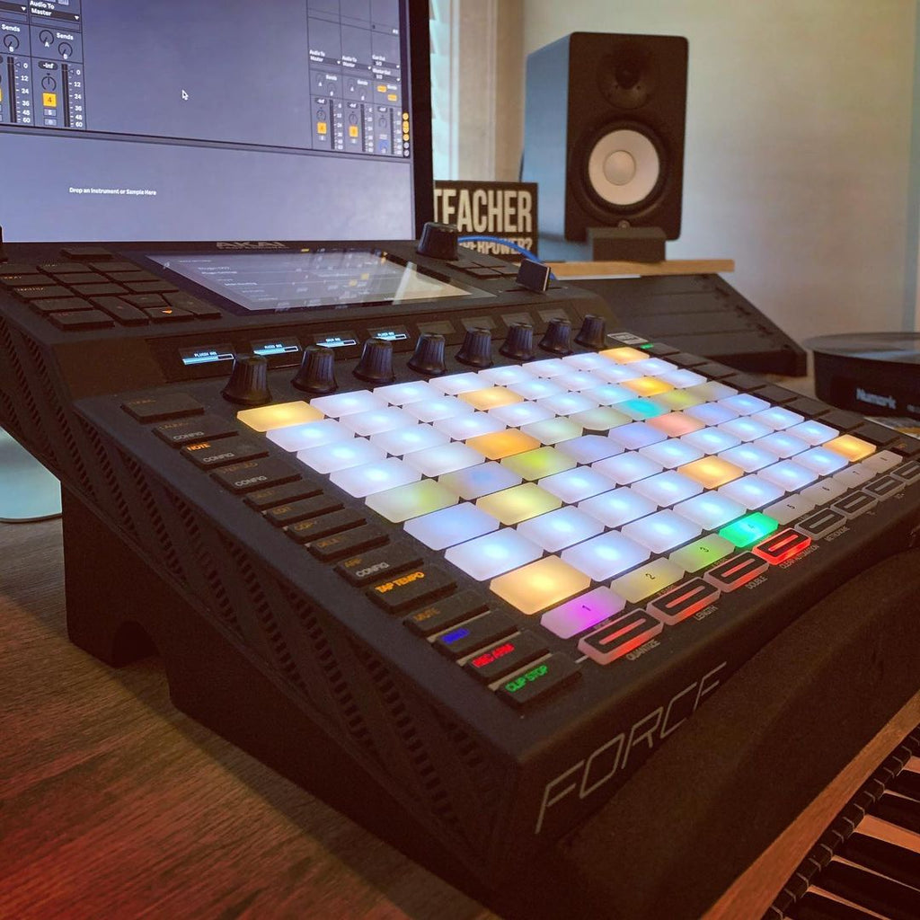 PAD STAND 11in x 12in Large Top Plate for Midi Controllers Drum Machines Mixers for Akai MPC Ableton Push 20° Angle - Soundrise